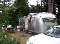 1975-airstream-trailer-by-koocheekoo.jpg