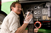 robin-williams-with-baggies-on-hands.jpg