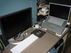 rv-computer-workstation-by-Lance-and-Erin.jpg