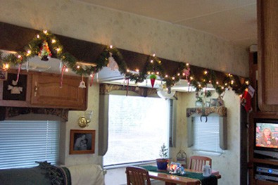 Barb-Durhams-rv-garland.JPG