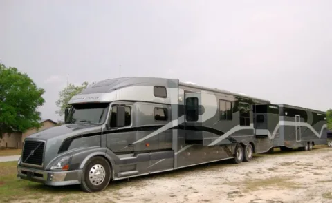 color-matched-rv-motorhome-trailer