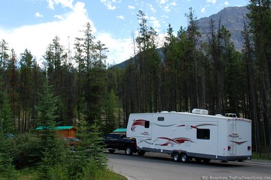 fifth-wheel-trailer-and-truck.jpg