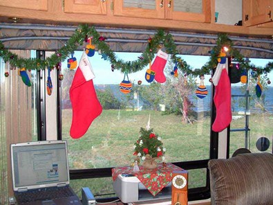 garland-and-stockings-in-rv.JPG