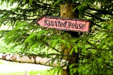haunted-house-sign-by-jelle-druyts.jpg