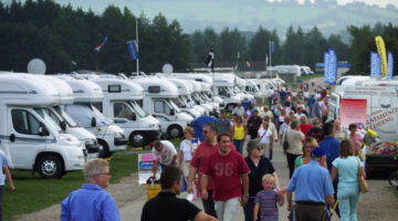 people-at-rv-show
