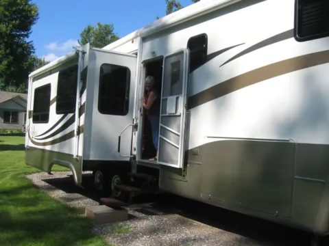 RV slide-out operation and troubleshooting advice. 