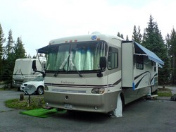 side-by-side-rv-parking-by-fabcom.jpg