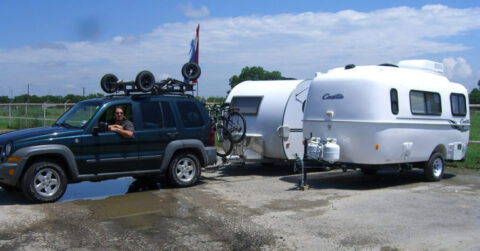 suv-towing-rv-trailer